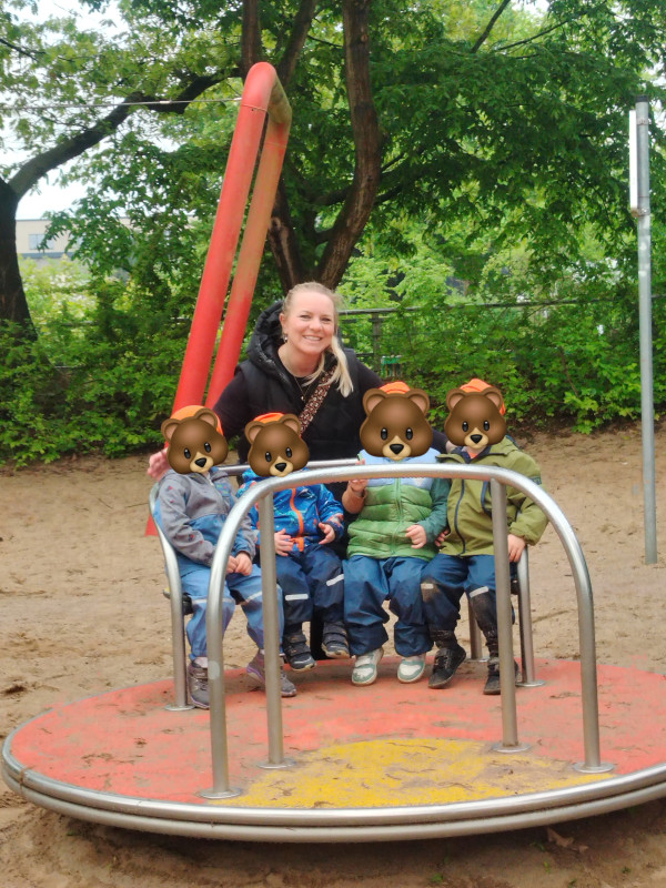 Die Kleinen Gluckis auf dem Spielplatz